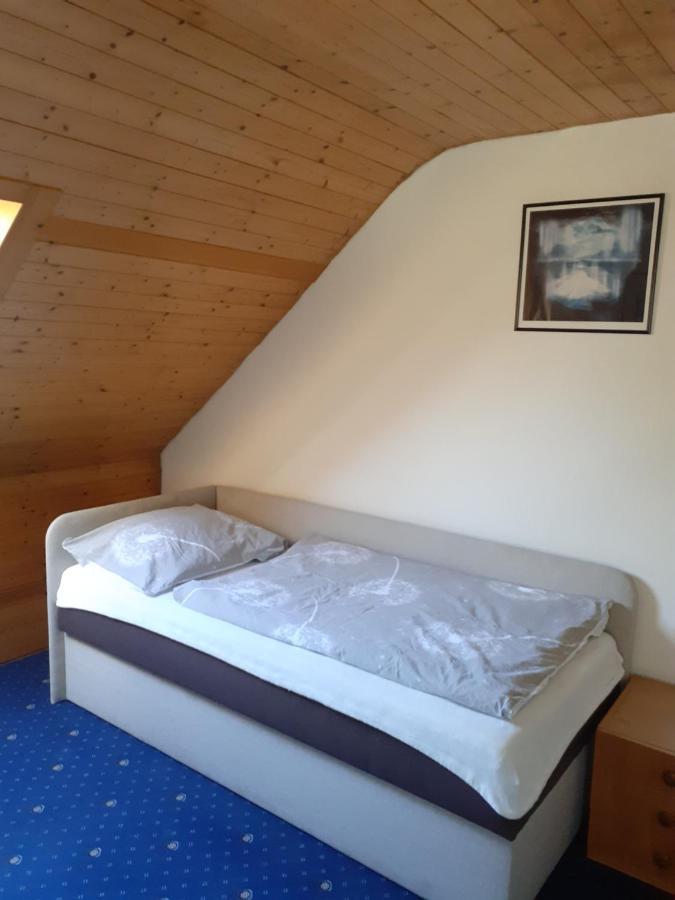 Rd Cerncin Bucovice Apartment ภายนอก รูปภาพ