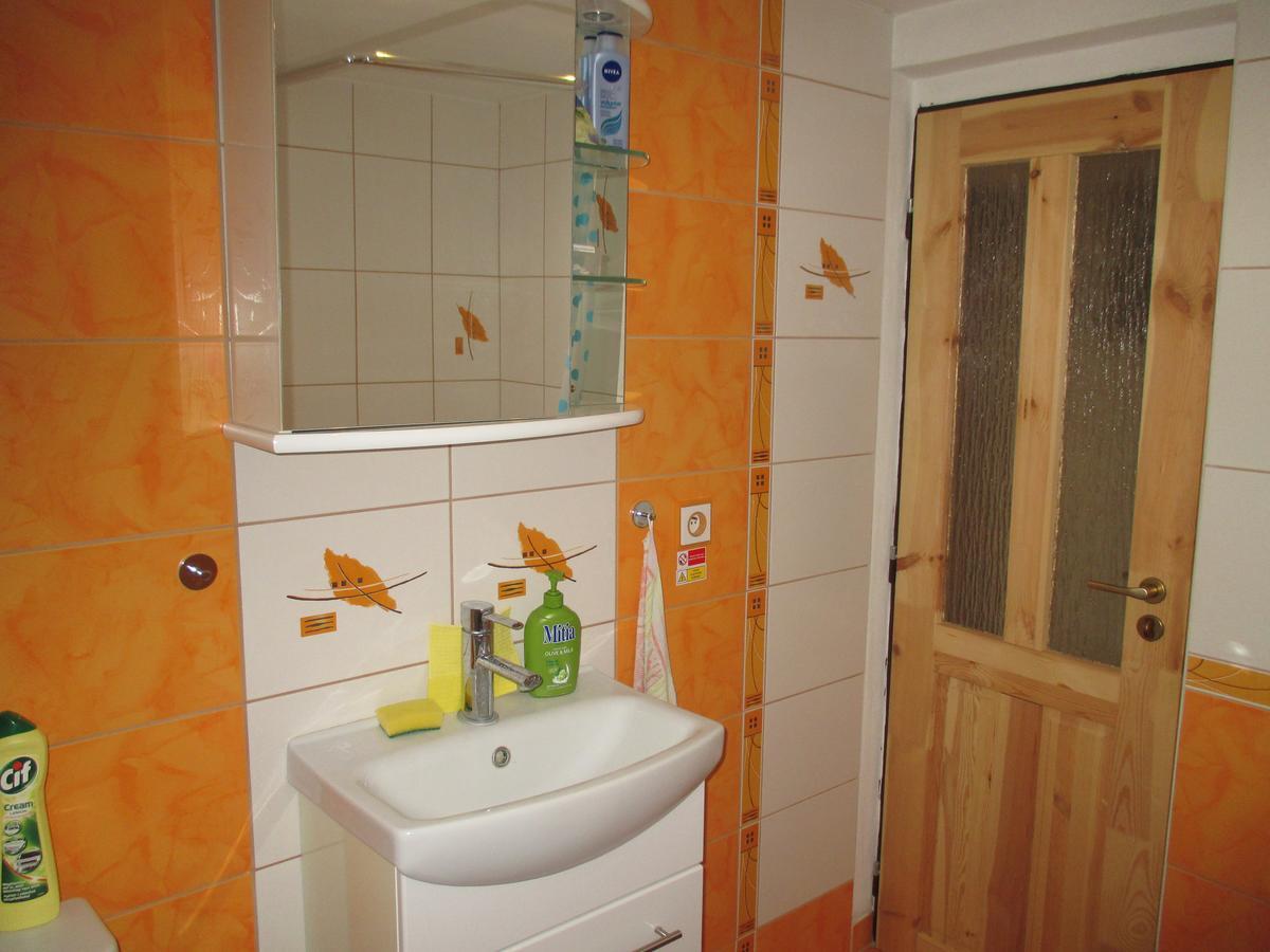 Rd Cerncin Bucovice Apartment ภายนอก รูปภาพ